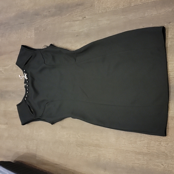 Women's black dress. - Picture 2 of 10